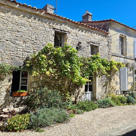 La Maison Du Commandeur Maine-de-Boixe Exterior photo